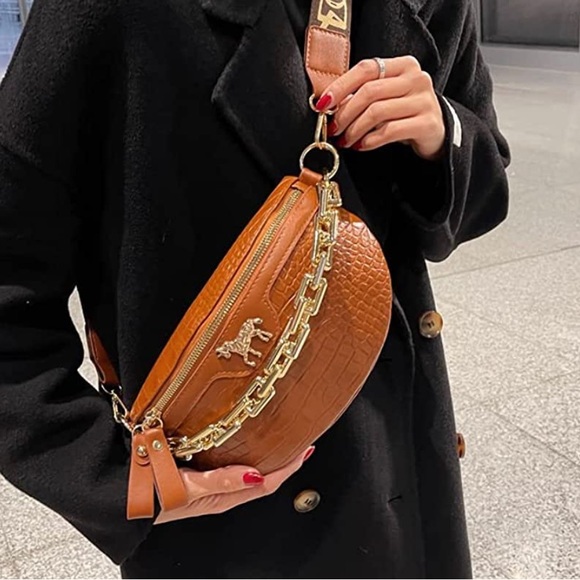 Brown Beautiful Crocodile Patterned Crossbody /Fanny Pack With Chain - Picture 2 of 3